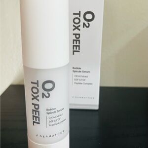 O2 Tox Peel Bubble Spicule Serum - White